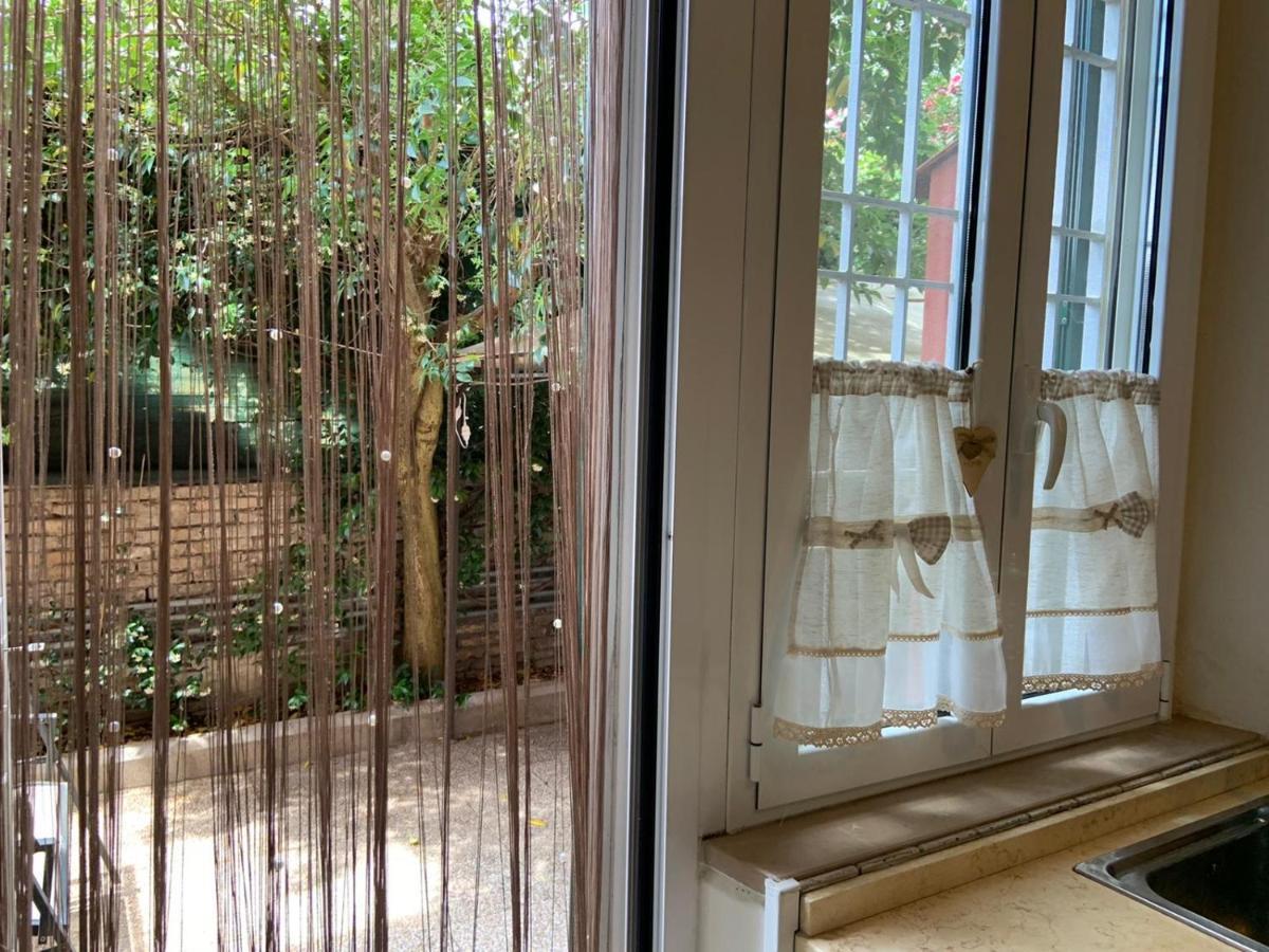 Appia Park Apartament 10 Min Dal Colosseo Рим Екстериор снимка